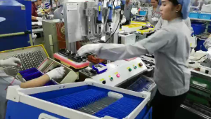 自动打螺丝涂油